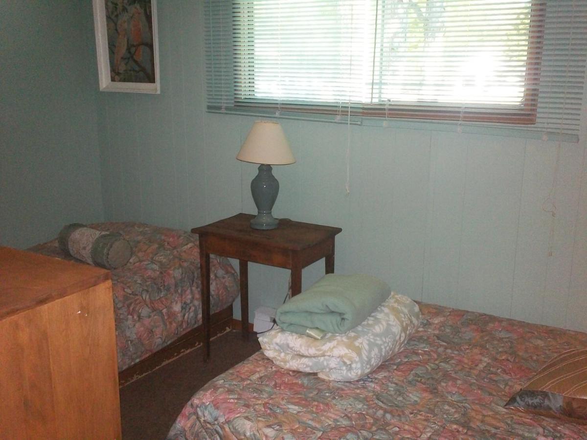 Chalkley'S Sandy Bay Cottage Resort Nipissing Beach Стая снимка