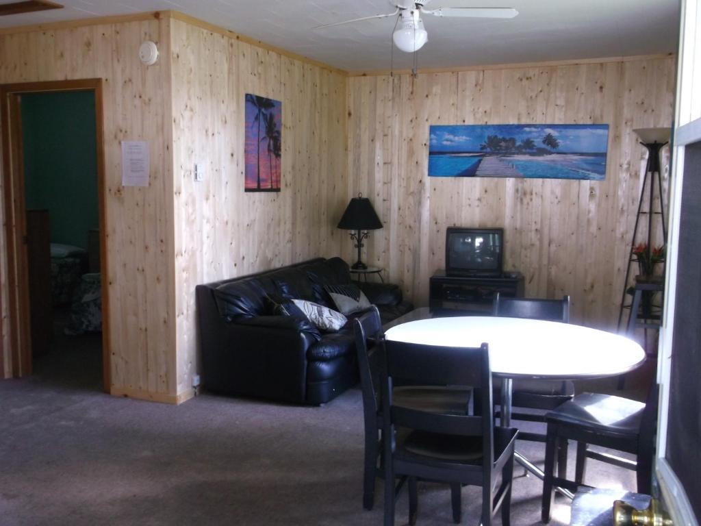 Chalkley'S Sandy Bay Cottage Resort Nipissing Beach Екстериор снимка