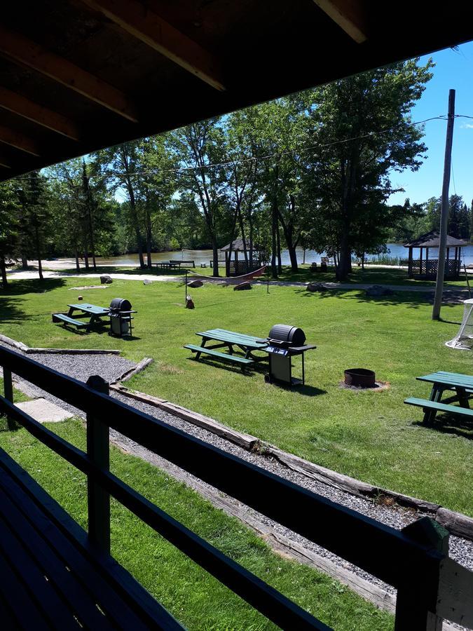 Chalkley'S Sandy Bay Cottage Resort Nipissing Beach Екстериор снимка