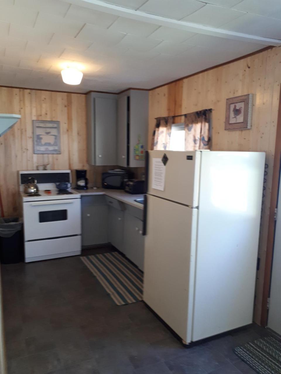 Chalkley'S Sandy Bay Cottage Resort Nipissing Beach Екстериор снимка